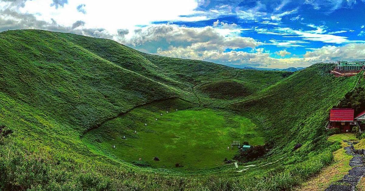 静岡 伊豆高原にある大室山はまるで古墳 アクセス良好観光地で登山しよう Taptrip