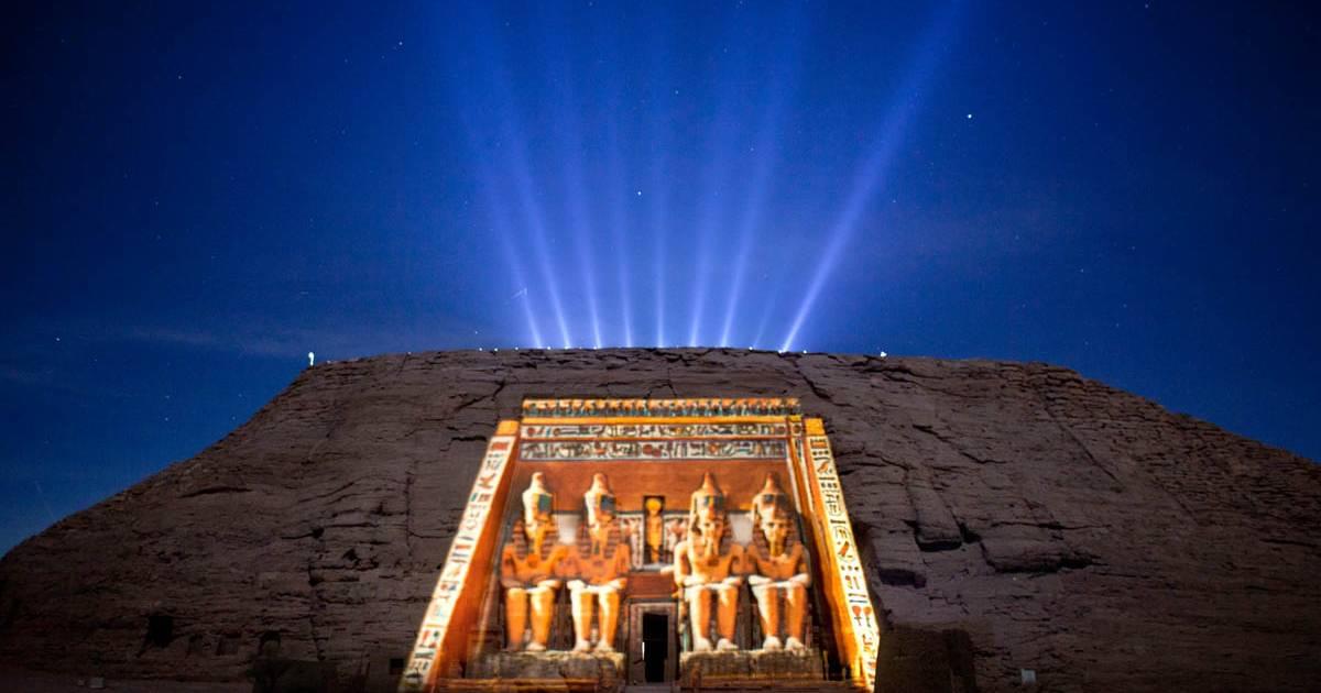 【再販】アブ・シンベル神殿 サンドストーン 420px-Panorama_Abu_Simbel_crop.jpg