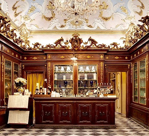イタリア世界最古の薬局 サンタ マリア ノヴェッラ でおしゃれ香水 オーガニック石鹸を Taptrip