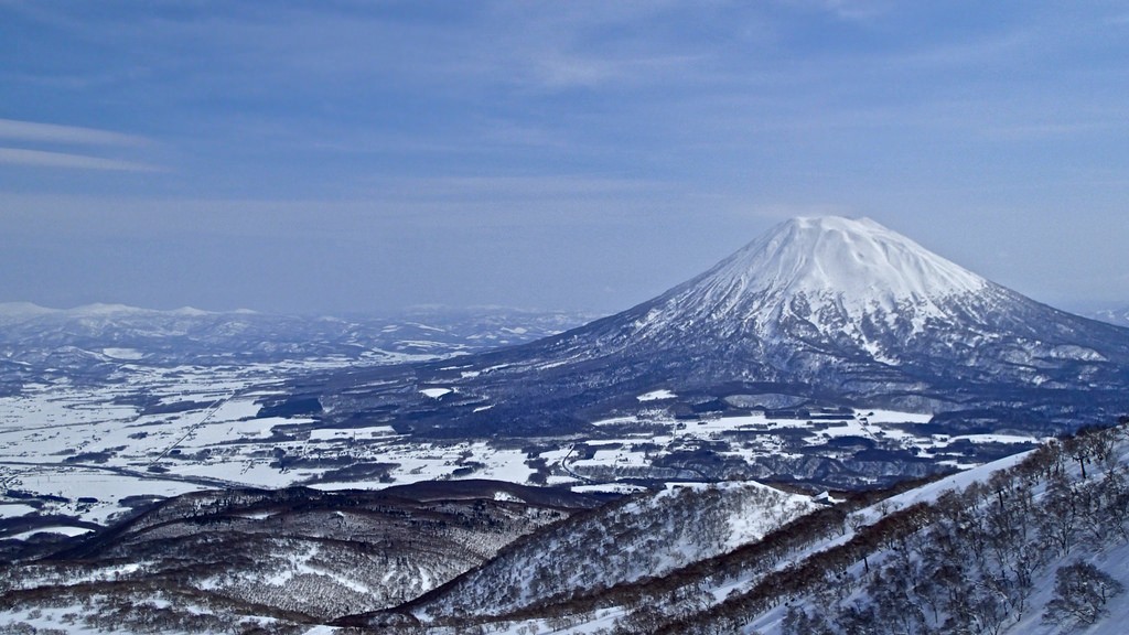 北海道を代表する名峰！「蝦夷富士」羊蹄山の優美な姿に見惚れる｜TapTrip