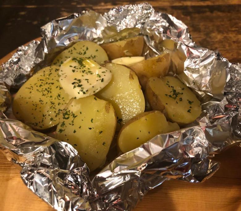 ソロキャンプでおすすめの料理選 簡単レシピをご紹介 Taptrip